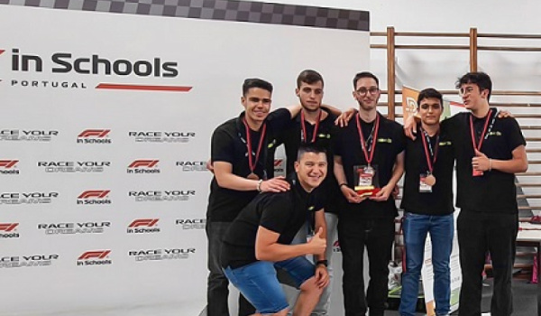 Os alunos da ESPROSER, com o projeto IRTR MOTORS, conquistaram o 3º lugar na Final Regional do F1 in Schools para as equipas do CTCV - Centro de Tecnologia e Inovação